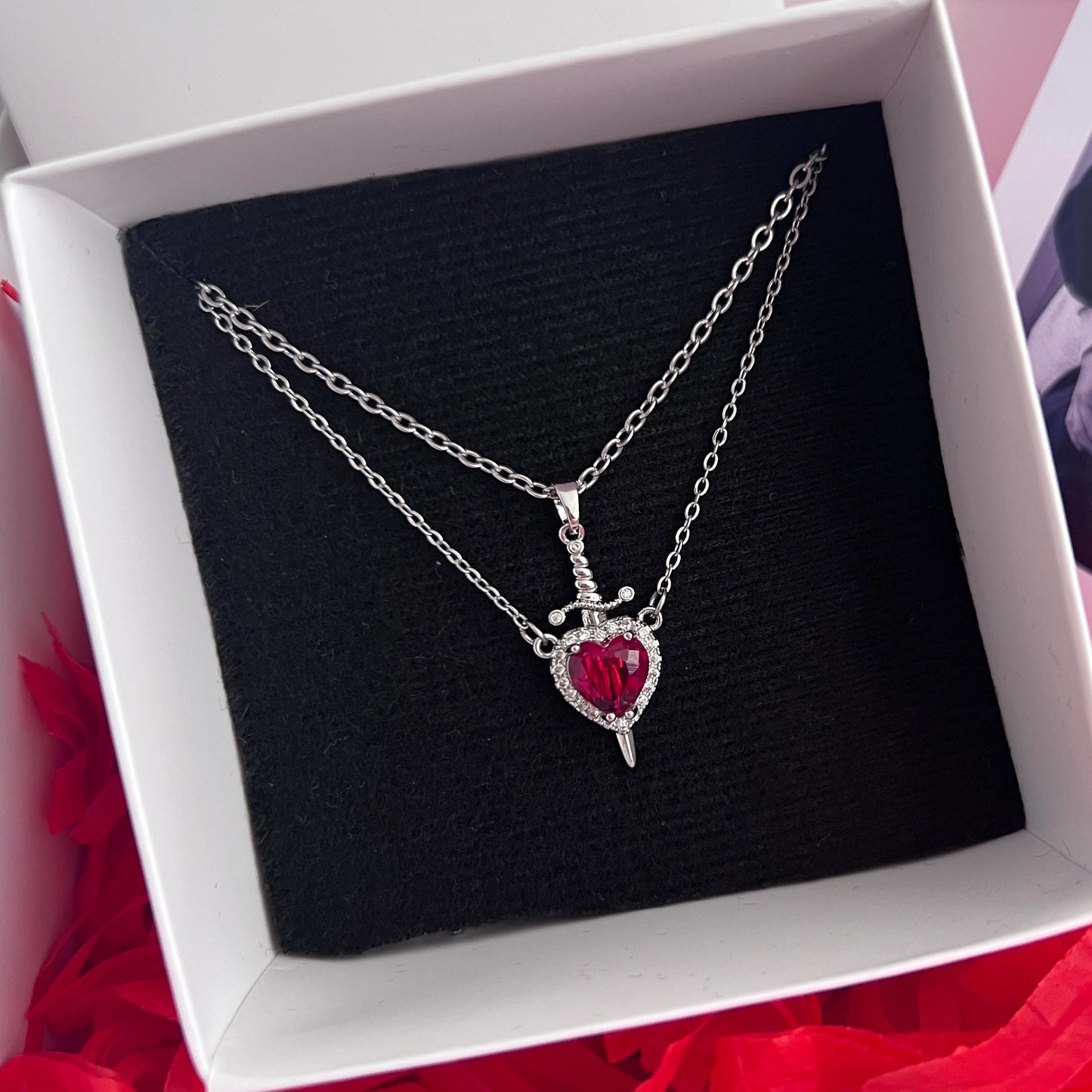 Collares corazón y espada