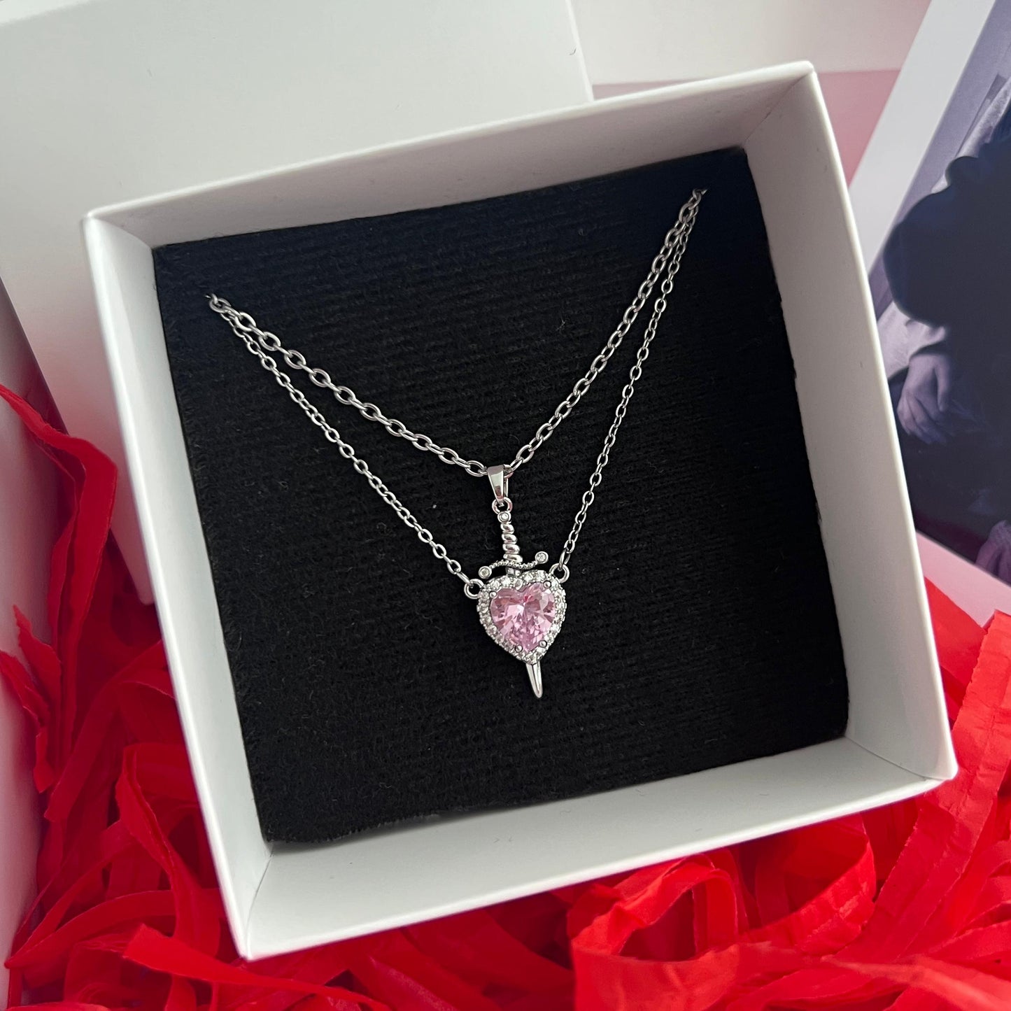 Collares corazón y espada