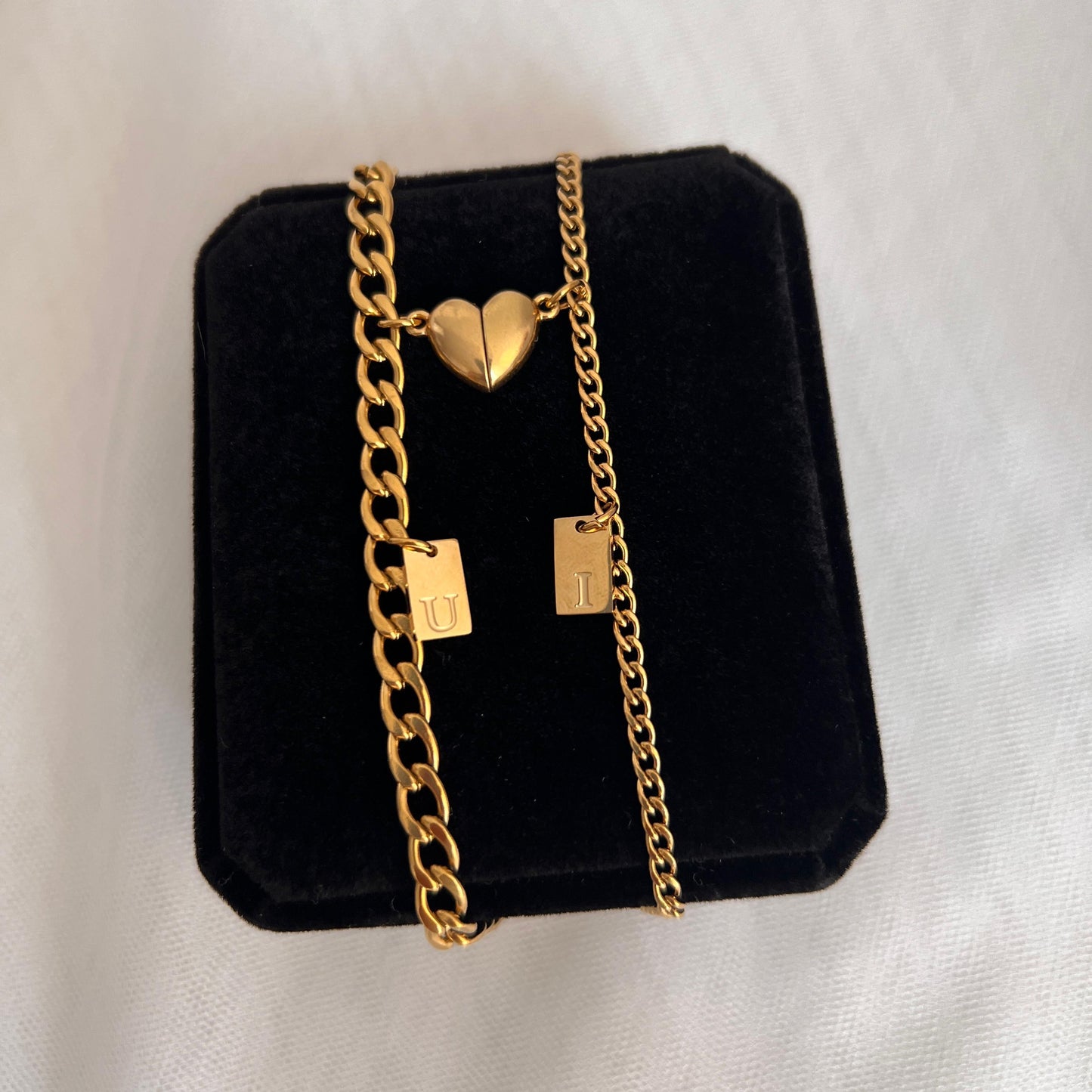 Pulseras de pareja imantadas con iniciales plaquita