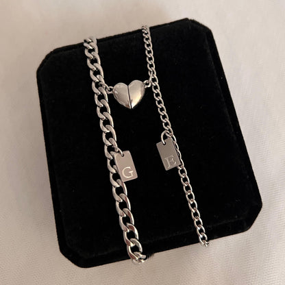 Pulseras de pareja imantadas con iniciales plaquita