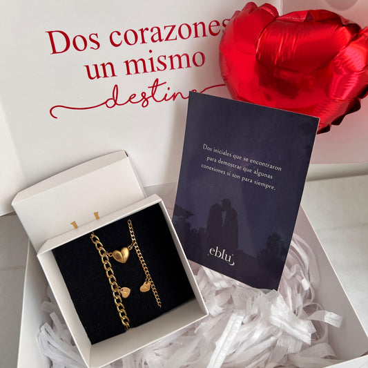 Pulseras de pareja imantadas con iniciales corazón