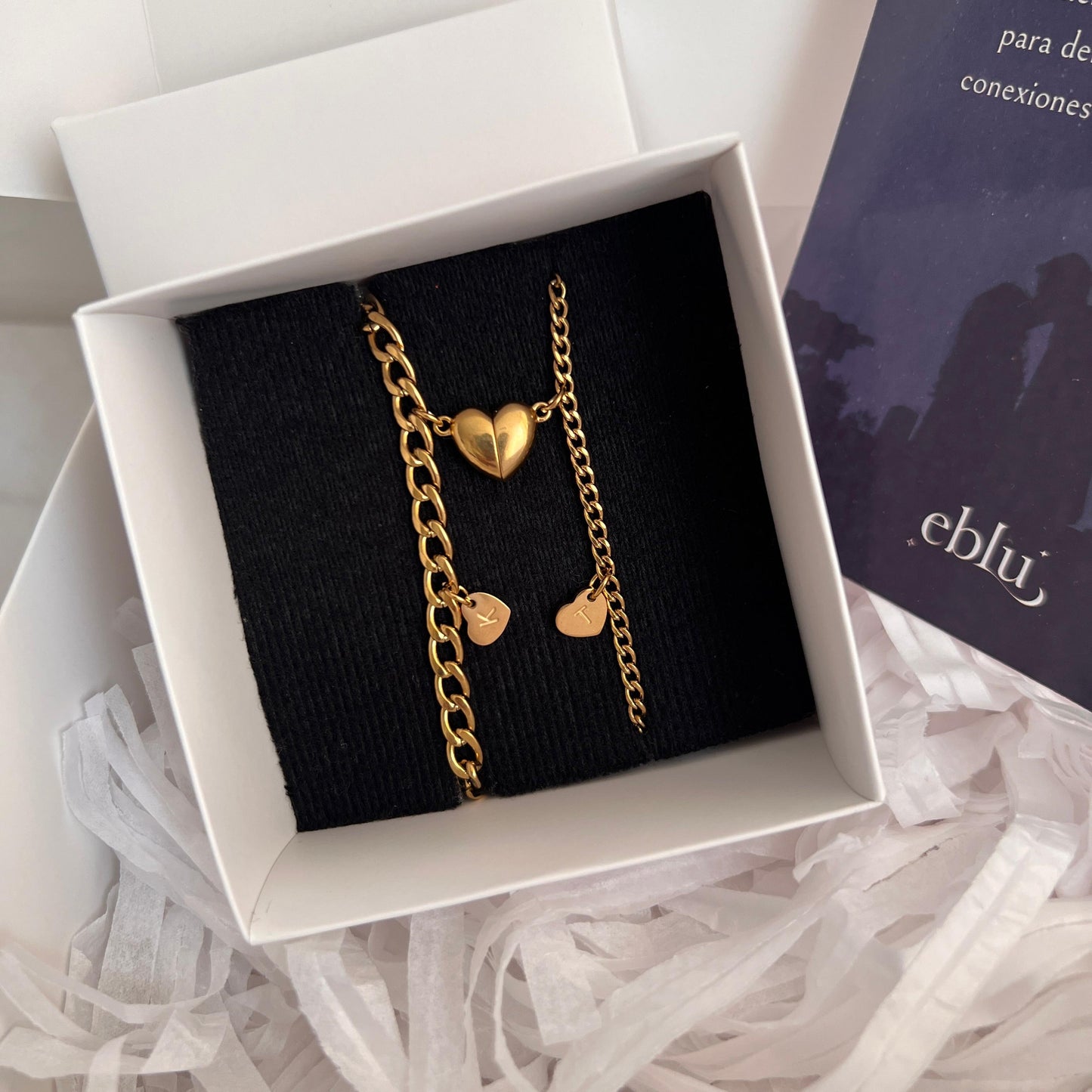 Pulseras de pareja imantadas con iniciales corazón