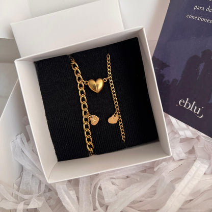 Pulseras de pareja imantadas con iniciales corazón