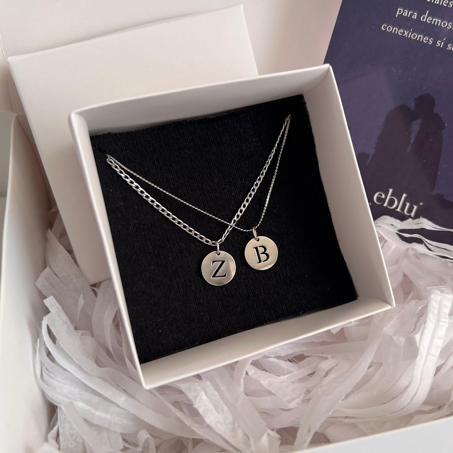 Collares de pareja iniciales circulares