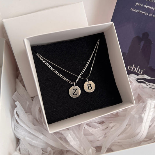 Collares de pareja iniciales circulares