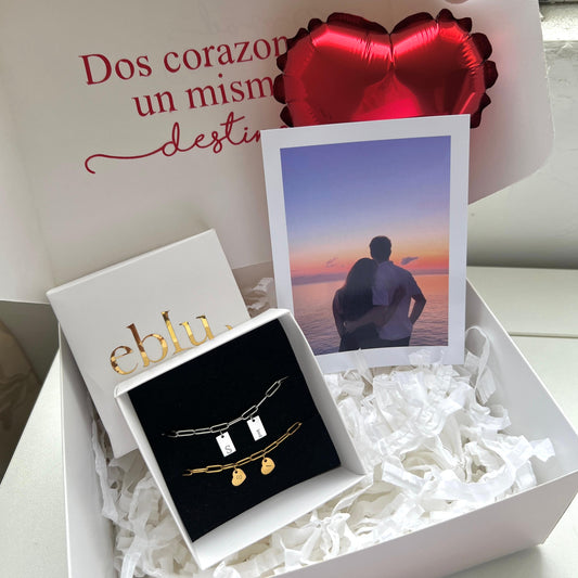 Pulseras iniciales plaquitas y corazones