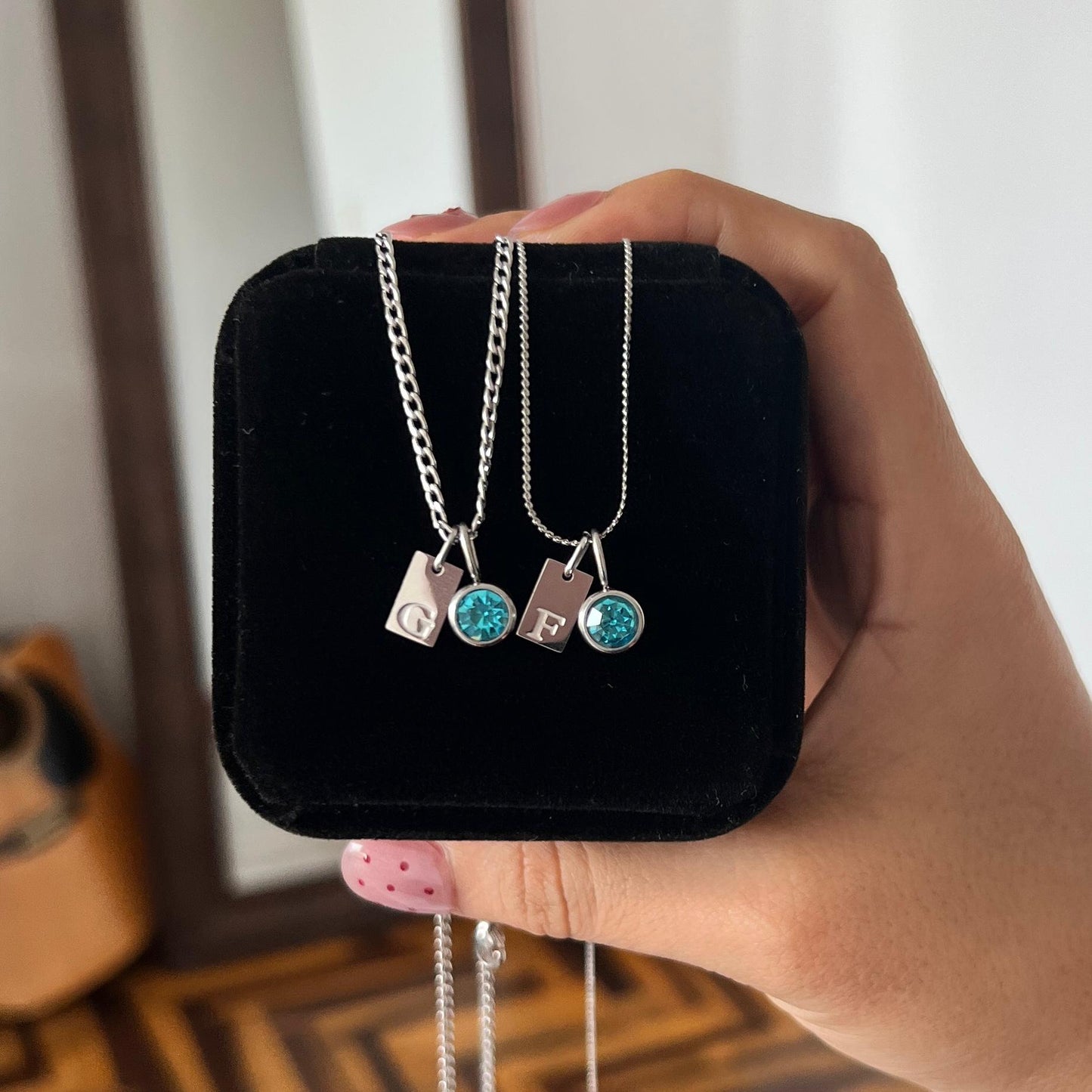 Collares plaquita y piedra de aniversario plateado
