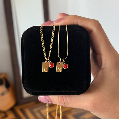 Collares plaquita y piedra de aniversario pequeña dorada